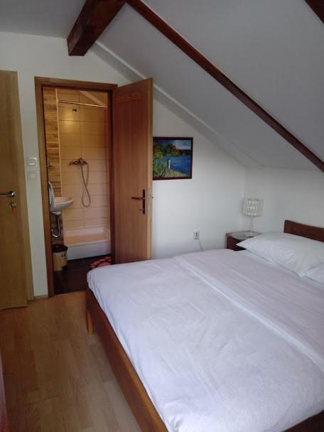 Guesthouse Marton Jezerce Dış mekan fotoğraf