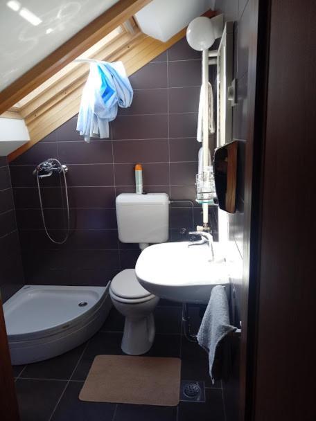 Guesthouse Marton Jezerce Oda fotoğraf