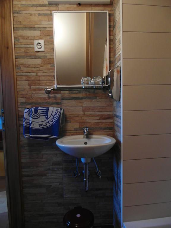 Guesthouse Marton Jezerce Oda fotoğraf